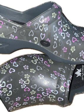 Anywhere SR Angel nursing clogs in a dark color, pink hearts & flower pattern
